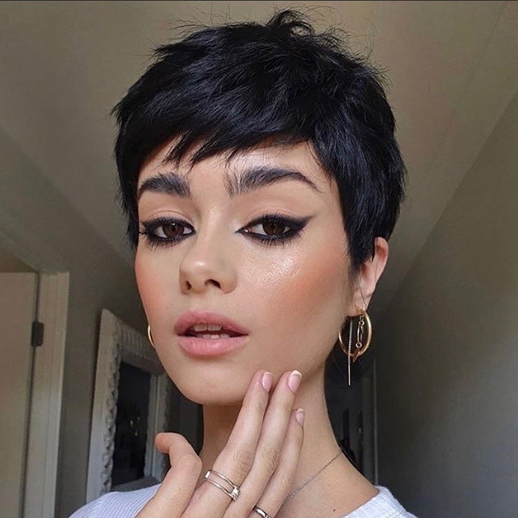 Короткие стрижки 2026: тренды женских стрижек на короткие волосы с фото