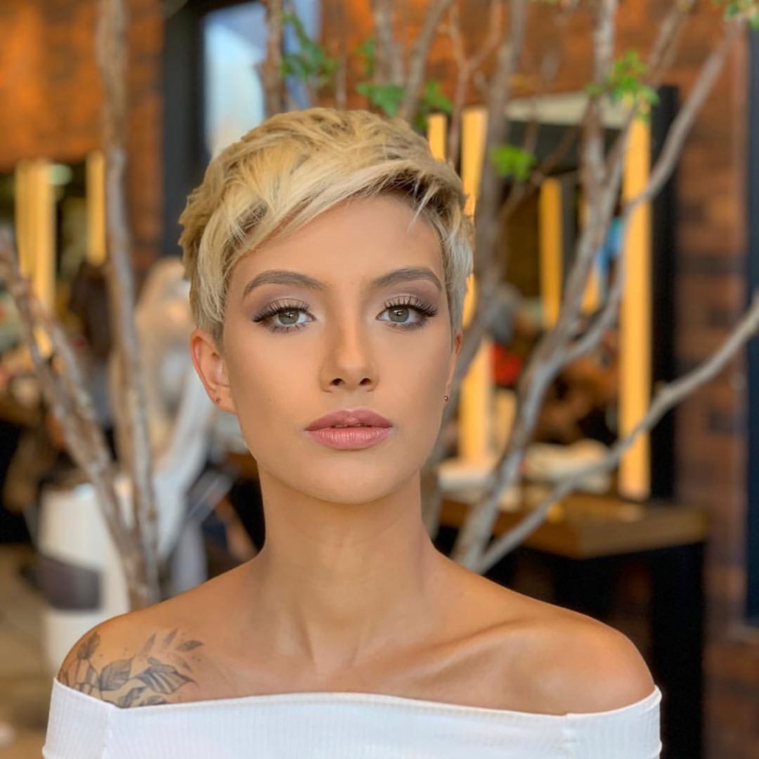 Короткие стрижки 2026: тренды женских стрижек на короткие волосы с фото