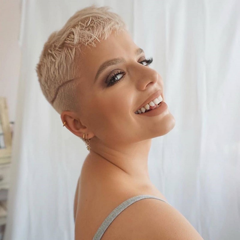 Короткие стрижки 2026: тренды женских стрижек на короткие волосы с фото