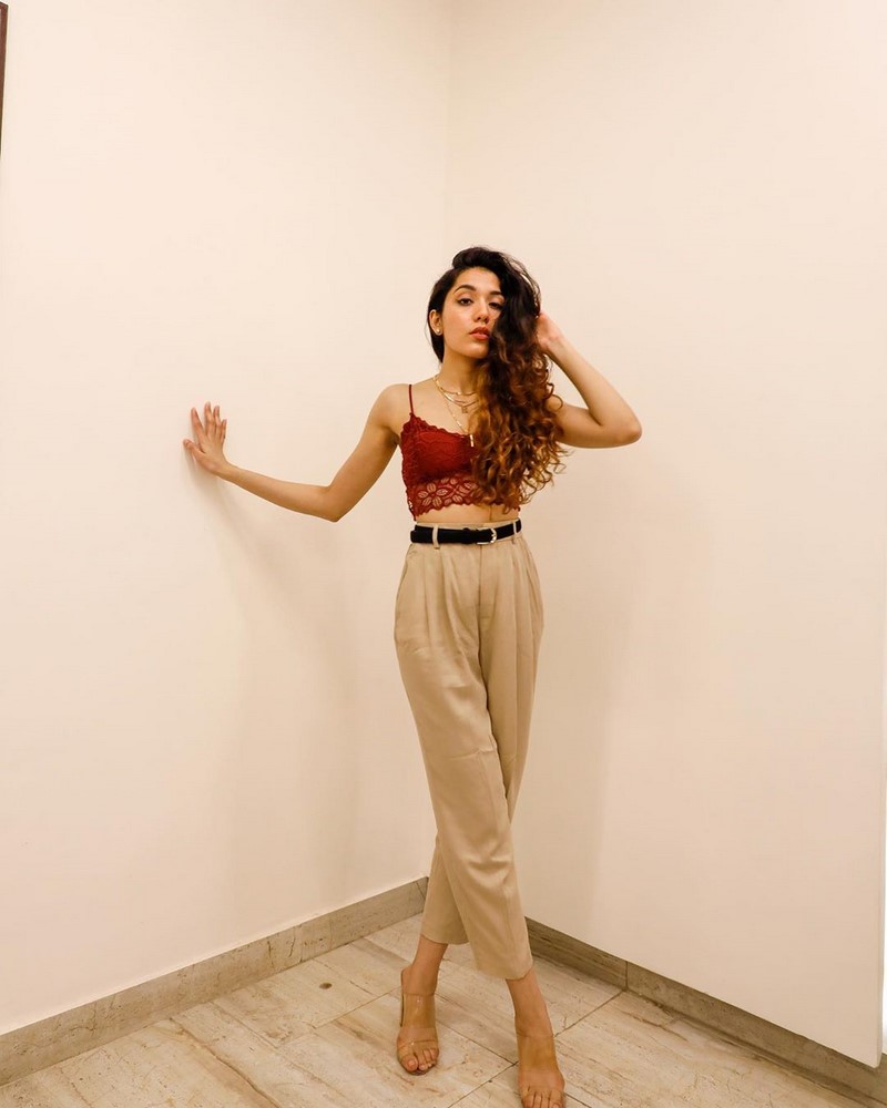 Бельевой стиль 2026: с чем носить одежду в бельевом стиле — фото