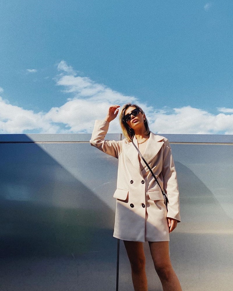 Платье-пиджак 2026: трендовые новинки в стильных образах на фото