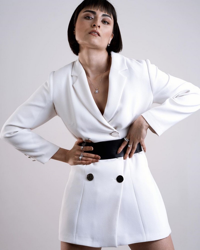 Платье-пиджак 2026: трендовые новинки в стильных образах на фото