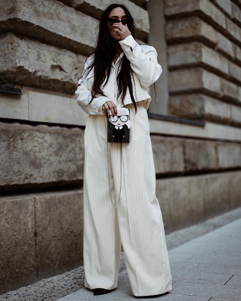 Широкие брюки 2026: топовые новинки в ослепительных образах на фото