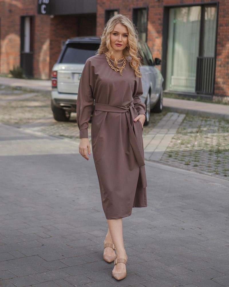 Стильные платья для офиса 2026: трендовые наряды для деловых женщин