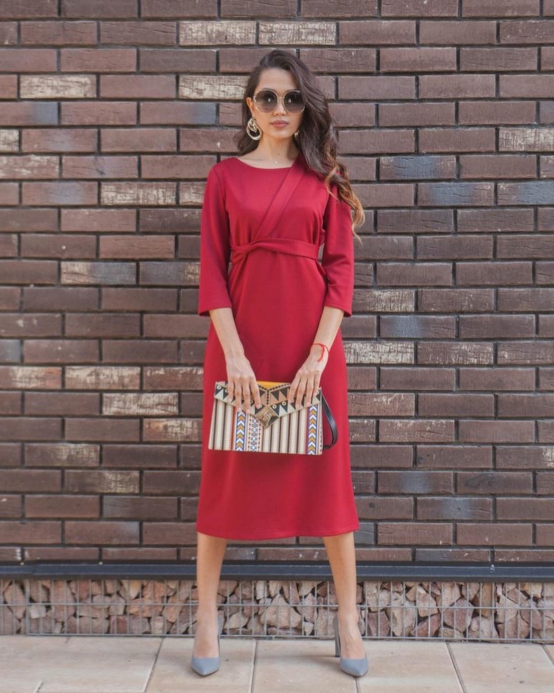 Стильные платья для офиса 2026: трендовые наряды для деловых женщин