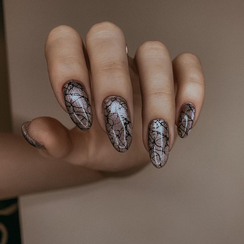 Модный маникюр кошачий глаз 2026: свежие идеи дизайна ногтей на фото