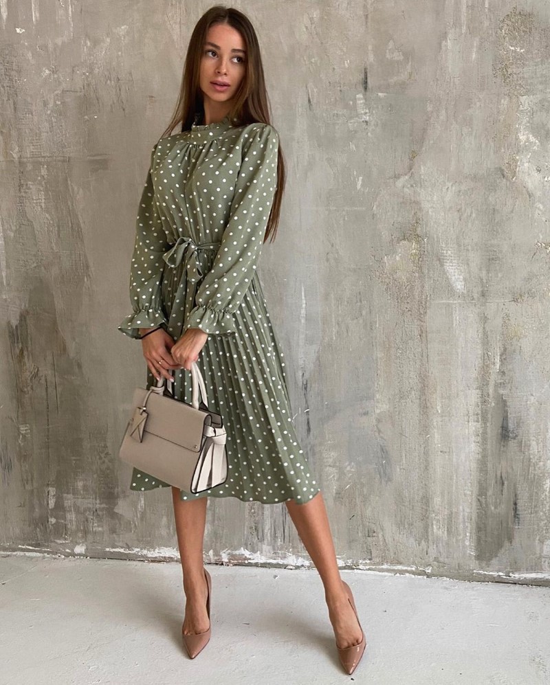 Стильные платья для офиса 2026: трендовые наряды для деловых женщин