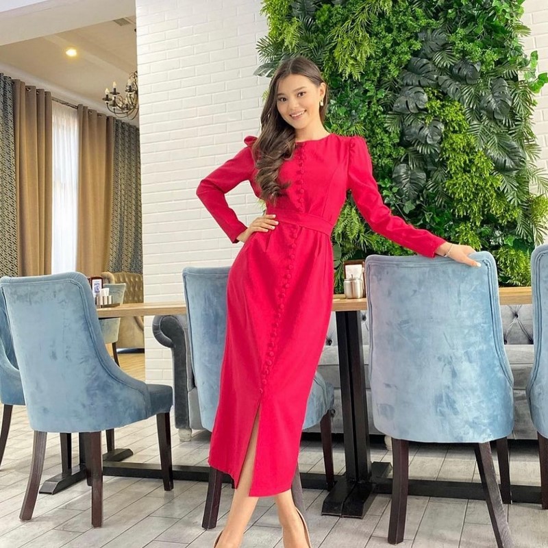 Стильные платья для офиса 2026: трендовые наряды для деловых женщин