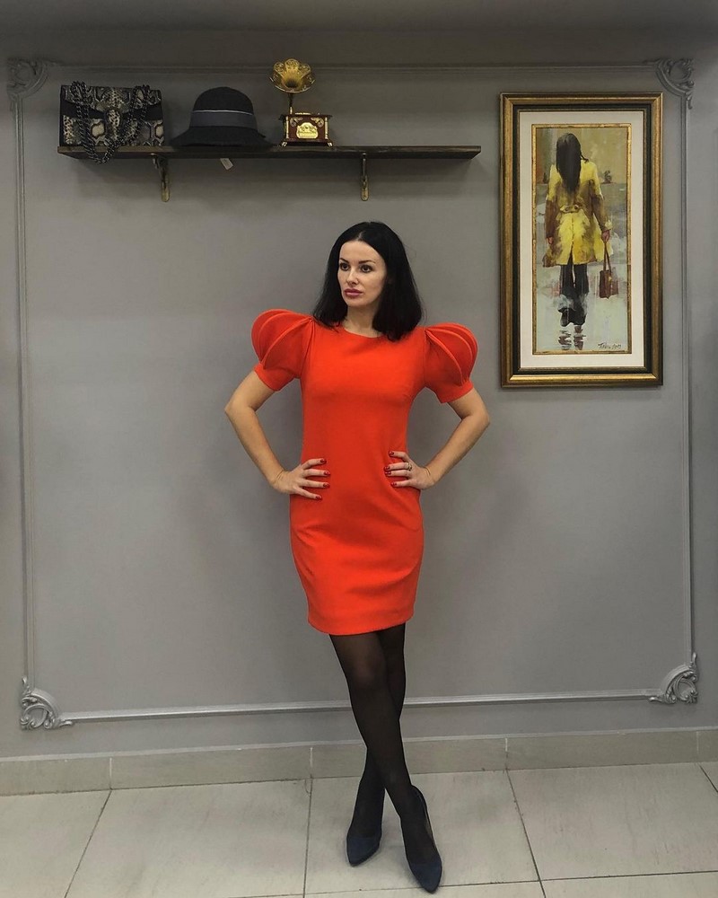 Стильные платья для офиса 2026: трендовые наряды для деловых женщин