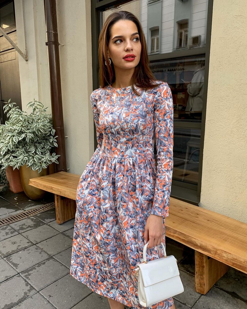 Стильные платья для офиса 2026: трендовые наряды для деловых женщин