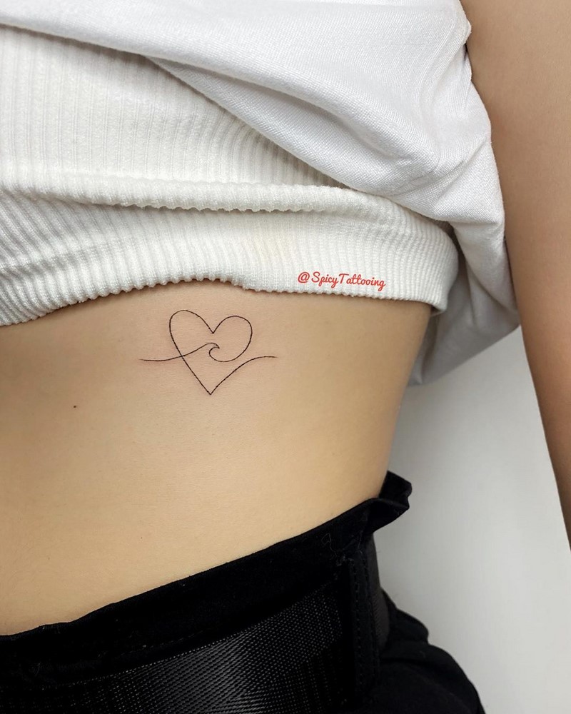 Маленькие тату для девушек 2026: эскизы, дизайн, идеи рисунков