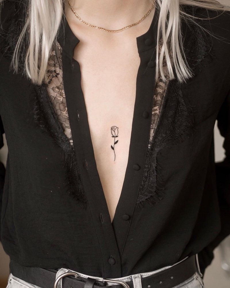 Маленькие тату для девушек 2026: эскизы, дизайн, идеи рисунков