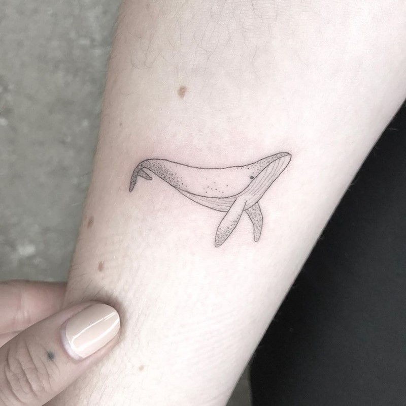 Маленькие тату для девушек 2026: эскизы, дизайн, идеи рисунков