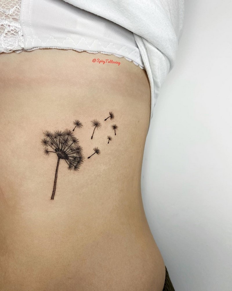 Маленькие тату для девушек 2026: эскизы, дизайн, идеи рисунков