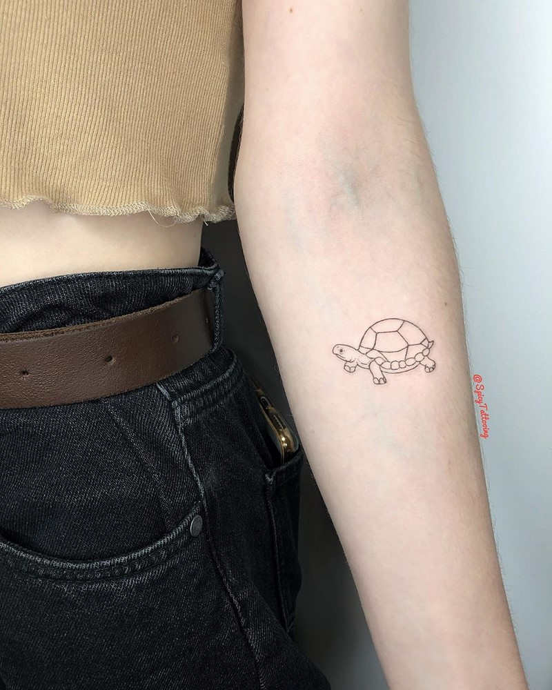 Маленькие тату для девушек 2026: эскизы, дизайн, идеи рисунков