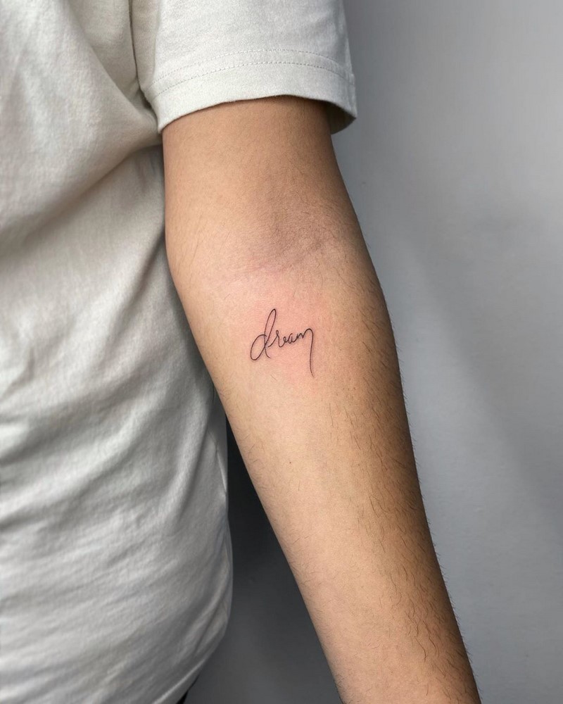 Маленькие тату для девушек 2026: эскизы, дизайн, идеи рисунков