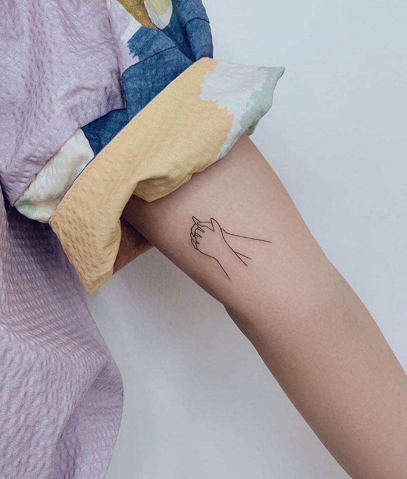 Маленькие тату для девушек 2026: эскизы, дизайн, идеи рисунков