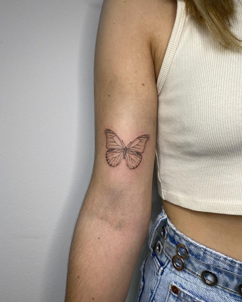 Маленькие тату для девушек 2026: эскизы, дизайн, идеи рисунков