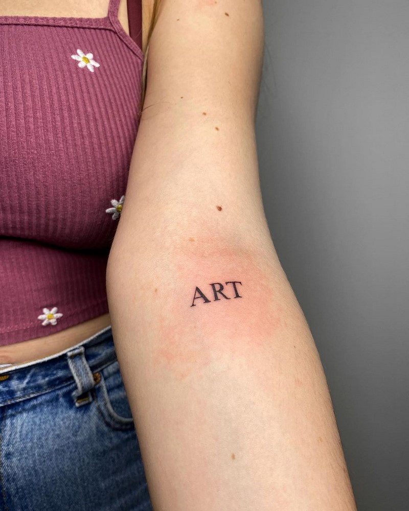 Маленькие тату для девушек 2026: эскизы, дизайн, идеи рисунков