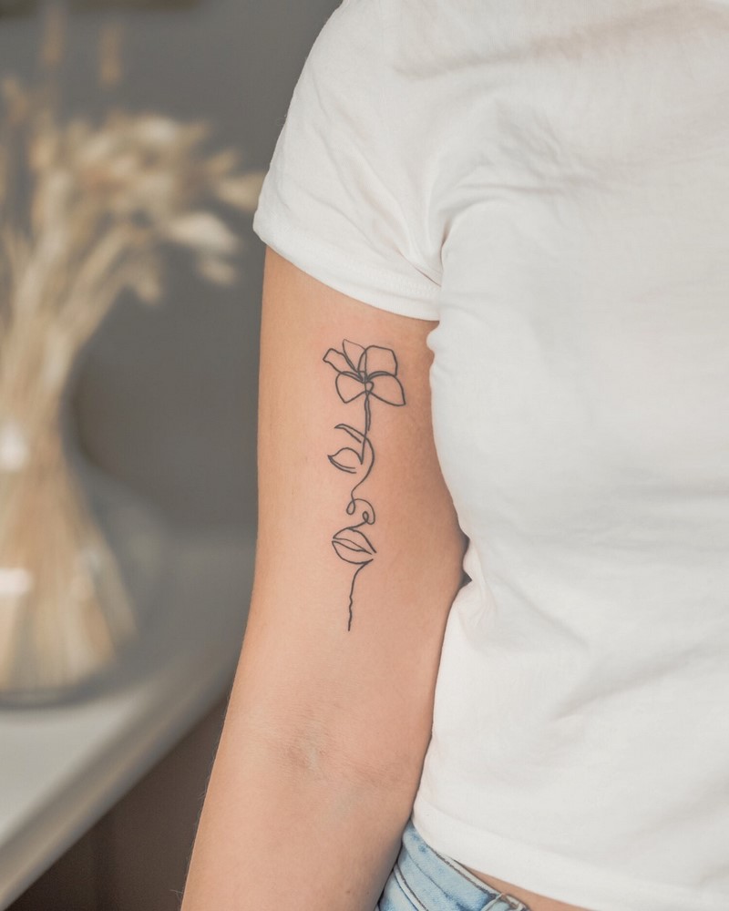 Маленькие тату для девушек 2026: эскизы, дизайн, идеи рисунков