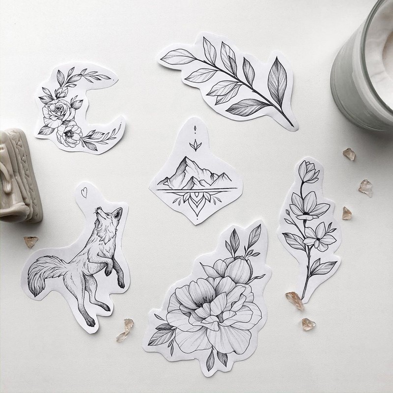 Маленькие тату для девушек 2026: эскизы, дизайн, идеи рисунков