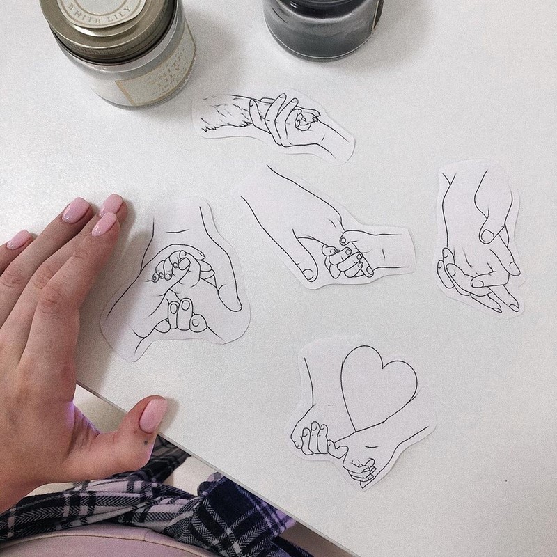 Маленькие тату для девушек 2026: эскизы, дизайн, идеи рисунков