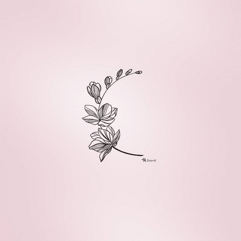 Маленькие тату для девушек 2026: эскизы, дизайн, идеи рисунков