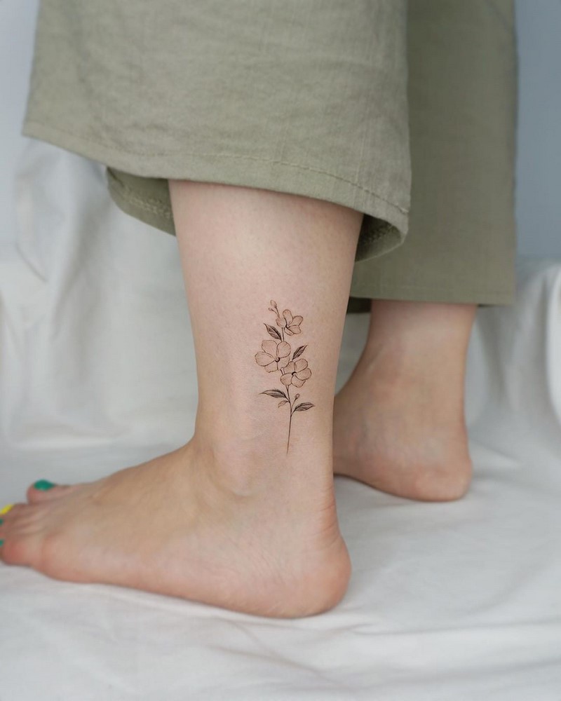 Маленькие тату для девушек 2026: эскизы, дизайн, идеи рисунков