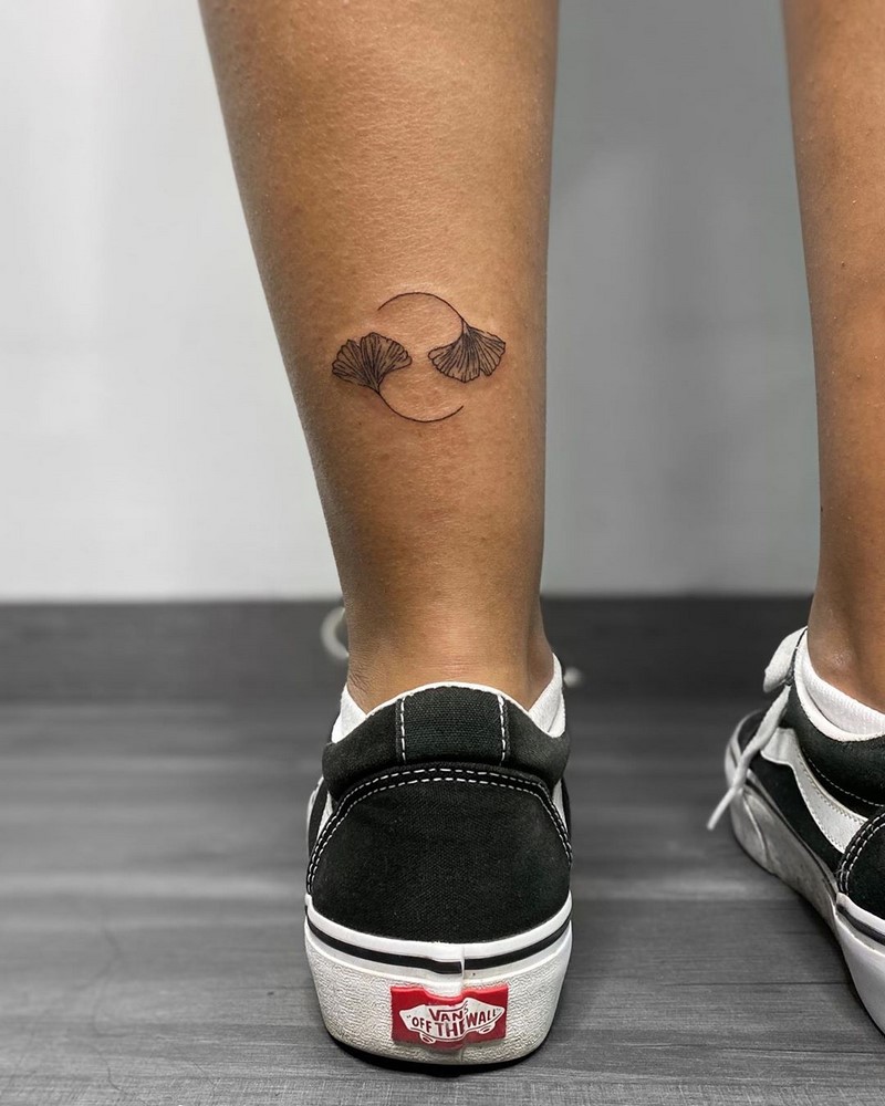 Маленькие тату для девушек 2026: эскизы, дизайн, идеи рисунков