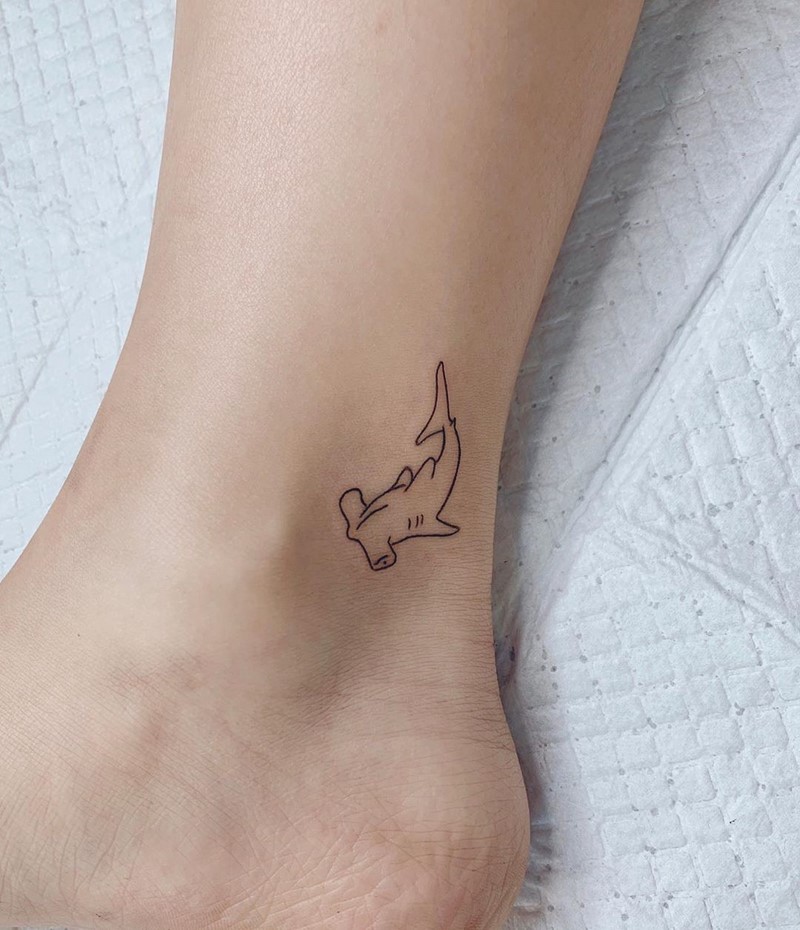 Маленькие тату для девушек 2026: эскизы, дизайн, идеи рисунков