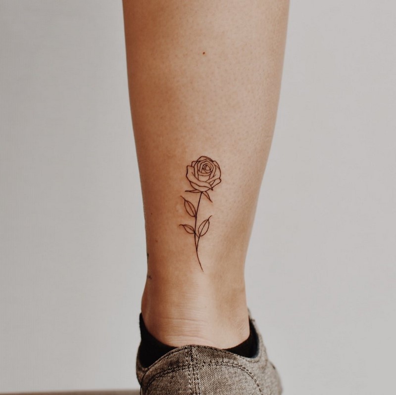 Маленькие тату для девушек 2026: эскизы, дизайн, идеи рисунков