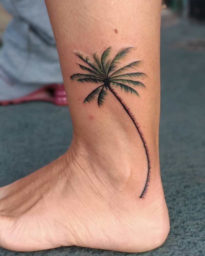 Маленькие тату для девушек 2026: эскизы, дизайн, идеи рисунков