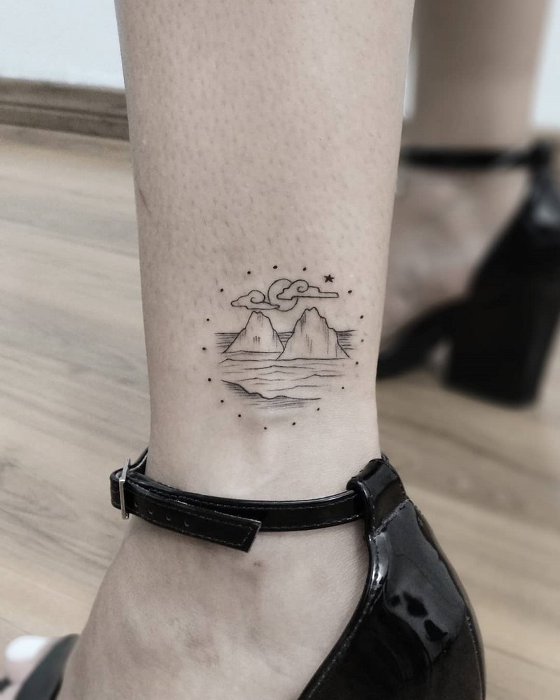 Маленькие тату для девушек 2026: эскизы, дизайн, идеи рисунков