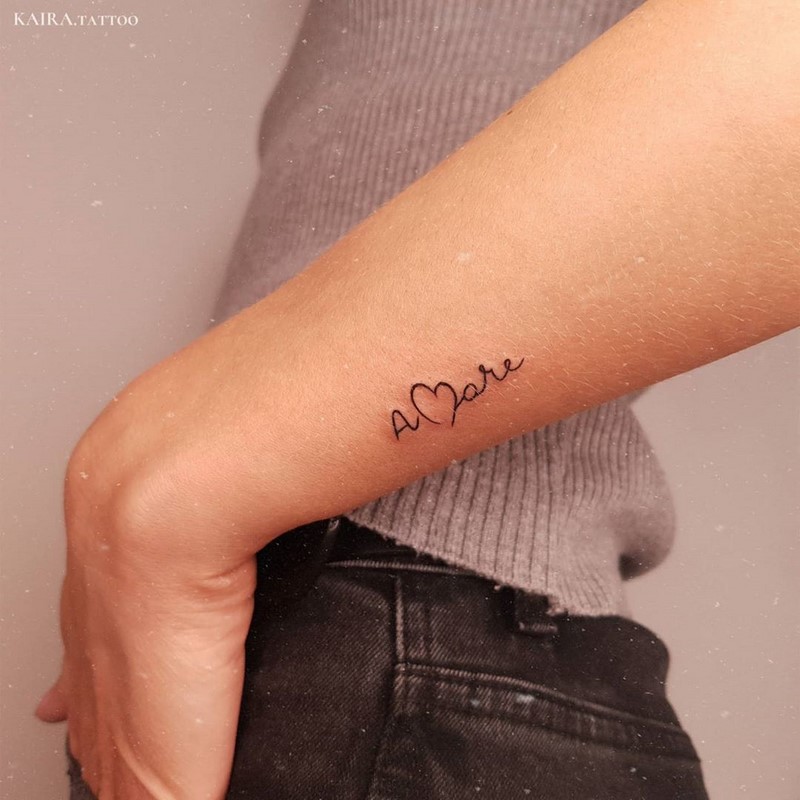 Маленькие тату для девушек 2026: эскизы, дизайн, идеи рисунков