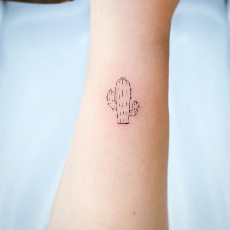 Маленькие тату для девушек 2026: эскизы, дизайн, идеи рисунков