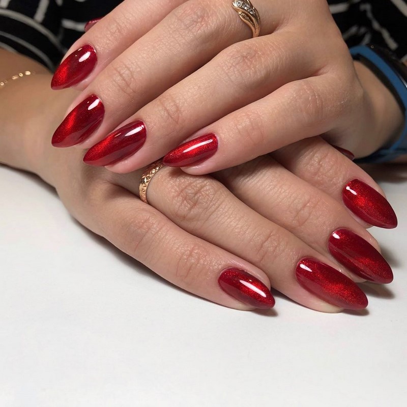 Модный маникюр кошачий глаз 2026: свежие идеи дизайна ногтей на фото