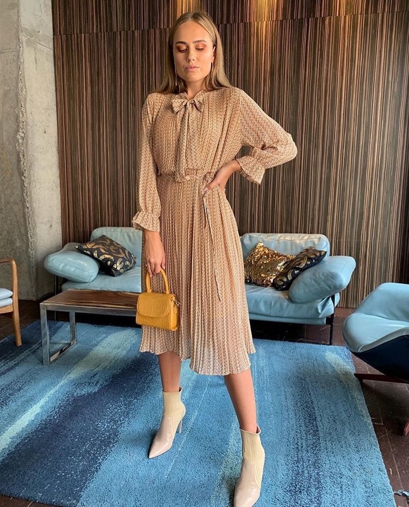 Стильные платья для офиса 2026: трендовые наряды для деловых женщин