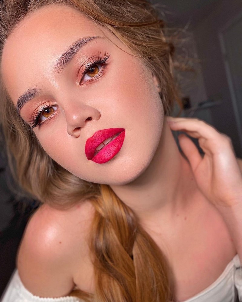 Повседневный макияж 2026: красивые идеи мейкапа на фото