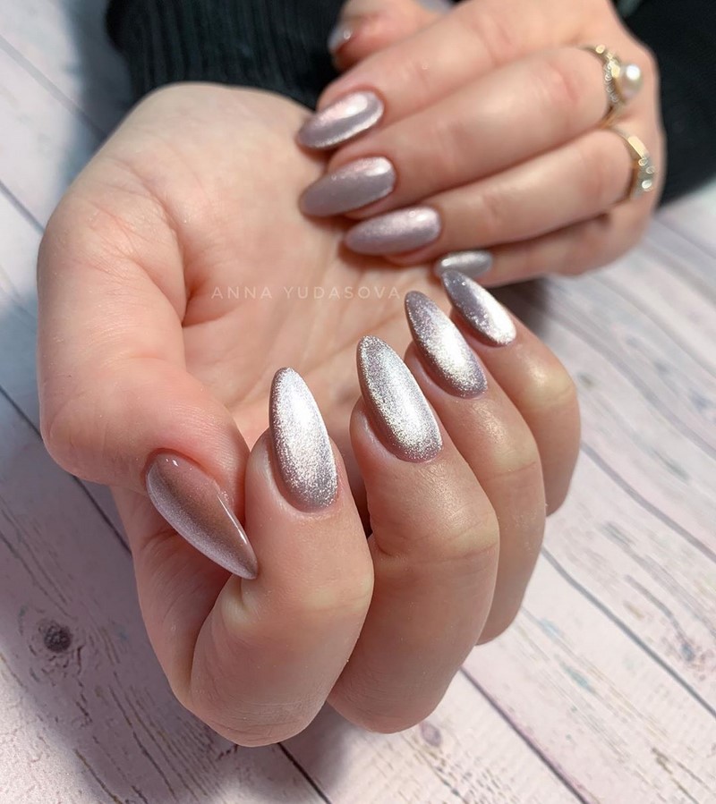 Модный маникюр кошачий глаз 2026: свежие идеи дизайна ногтей на фото