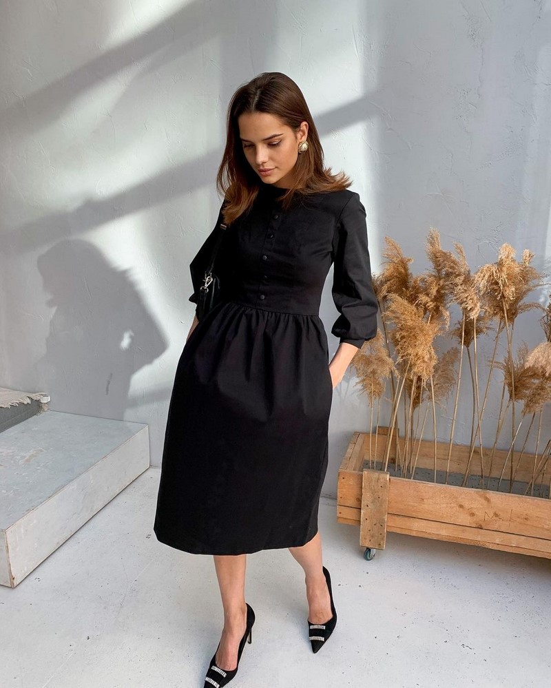 Стильные платья для офиса 2026: трендовые наряды для деловых женщин