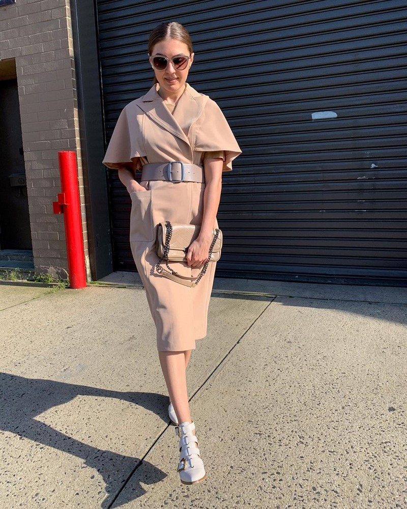 Платье-пиджак 2026: трендовые новинки в стильных образах на фото