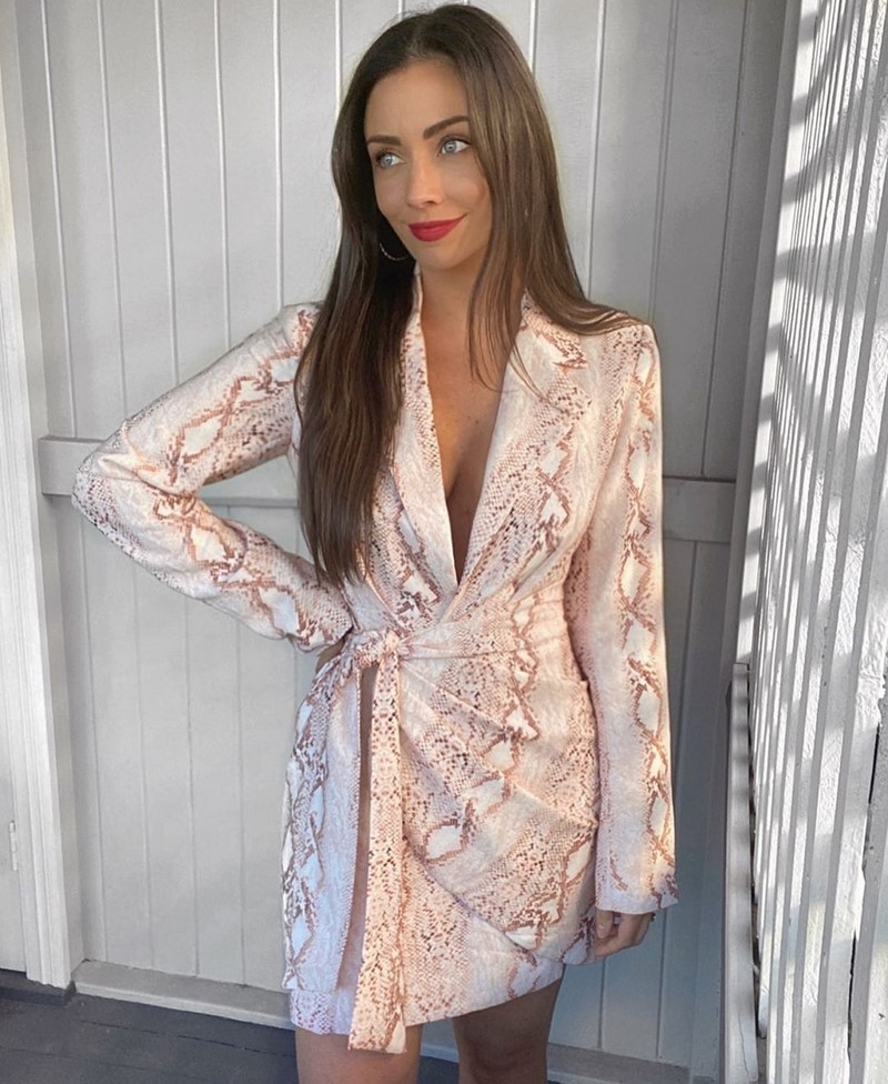 Платье-пиджак 2026: трендовые новинки в стильных образах на фото