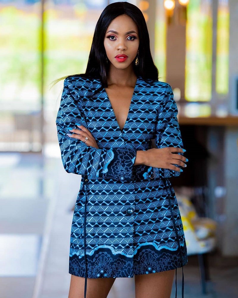 Платье-пиджак 2026: трендовые новинки в стильных образах на фото