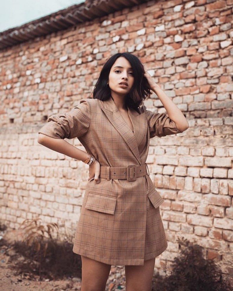 Платье-пиджак 2026: трендовые новинки в стильных образах на фото