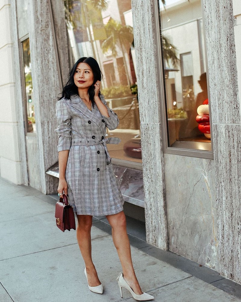 Платье-пиджак 2026: трендовые новинки в стильных образах на фото