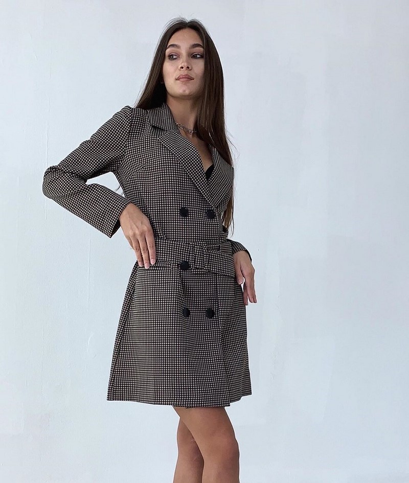 Платье-пиджак 2026: трендовые новинки в стильных образах на фото