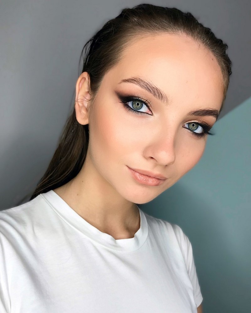 Повседневный макияж 2026: красивые идеи мейкапа на фото