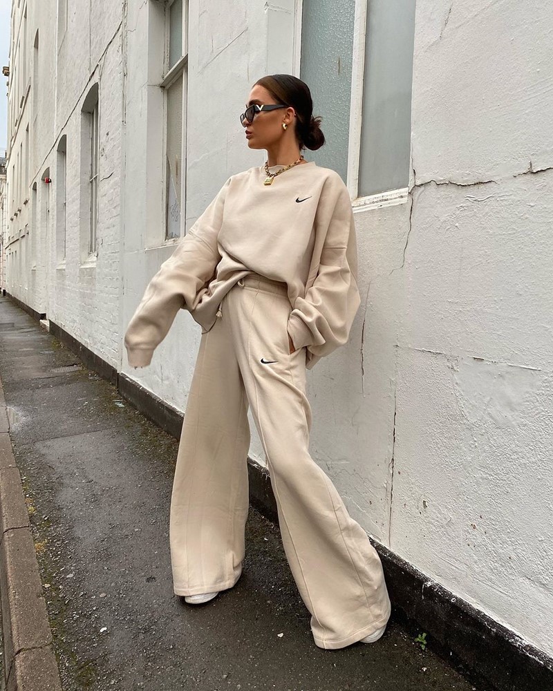 Широкие брюки 2026: топовые новинки в ослепительных образах на фото