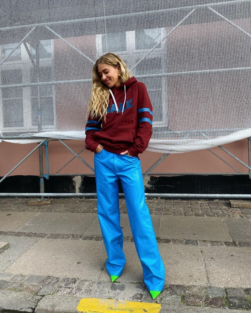 Широкие брюки 2026: топовые новинки в ослепительных образах на фото