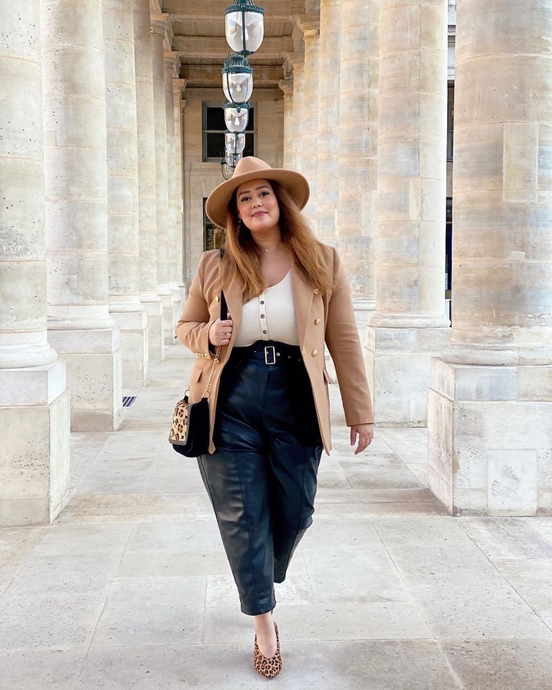 Широкие брюки 2026: топовые новинки в ослепительных образах на фото